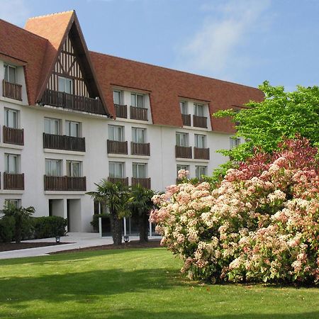 Amiraute Hotel Golf Deauville Тук Екстериор снимка