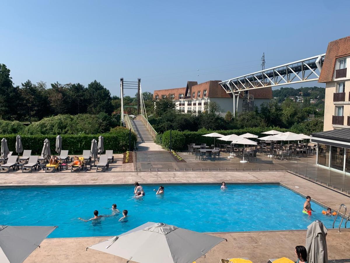 Amiraute Hotel Golf Deauville Тук Екстериор снимка