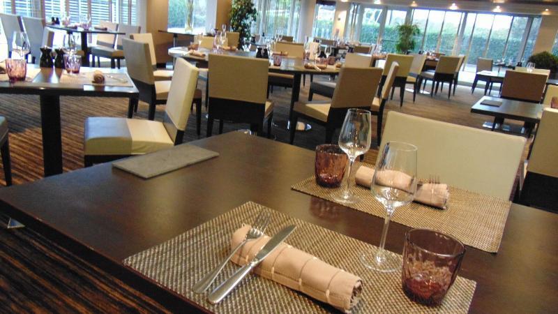 Amiraute Hotel Golf Deauville Тук Екстериор снимка