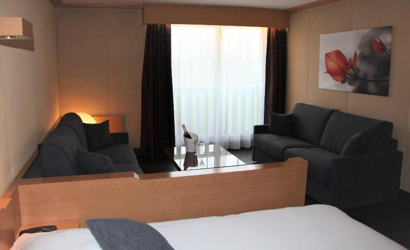 Amiraute Hotel Golf Deauville Тук Екстериор снимка