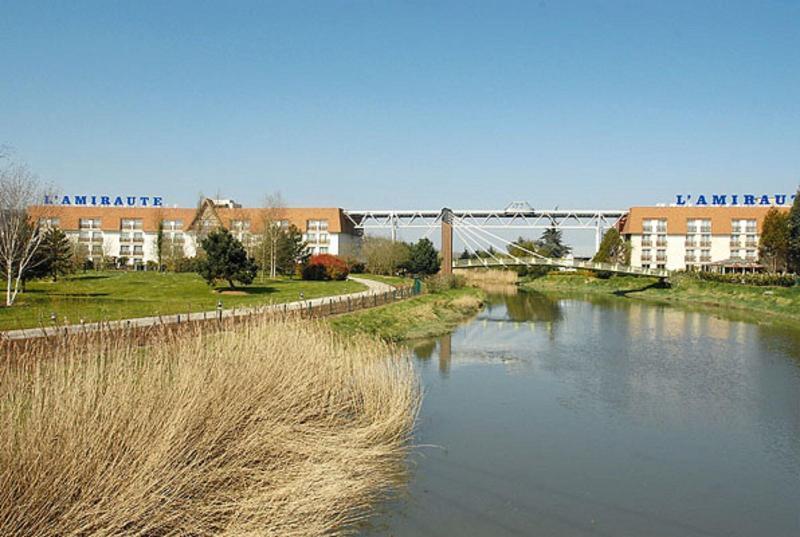 Amiraute Hotel Golf Deauville Тук Екстериор снимка