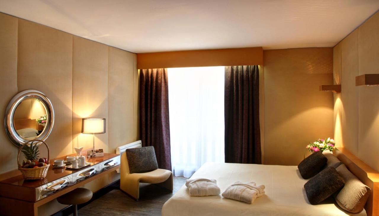 Amiraute Hotel Golf Deauville Тук Екстериор снимка