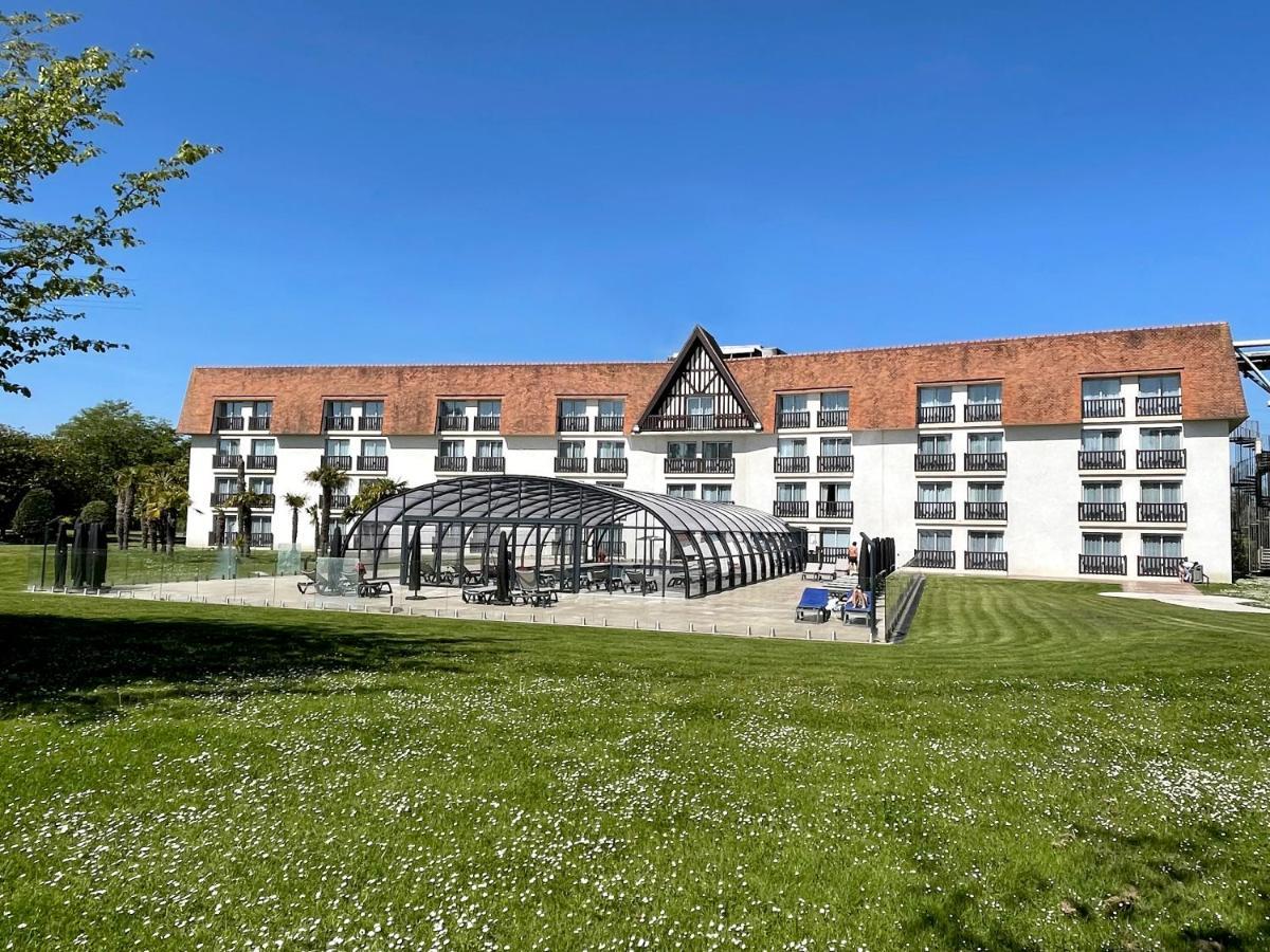 Amiraute Hotel Golf Deauville Тук Екстериор снимка