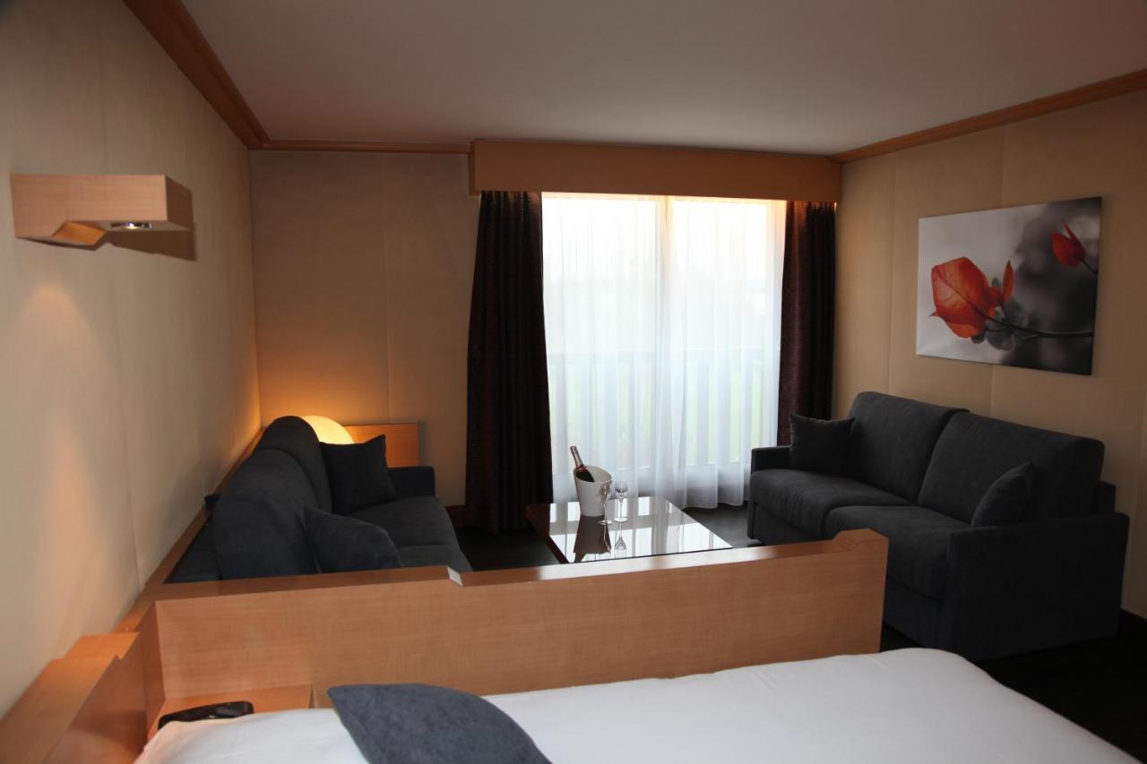 Amiraute Hotel Golf Deauville Тук Екстериор снимка