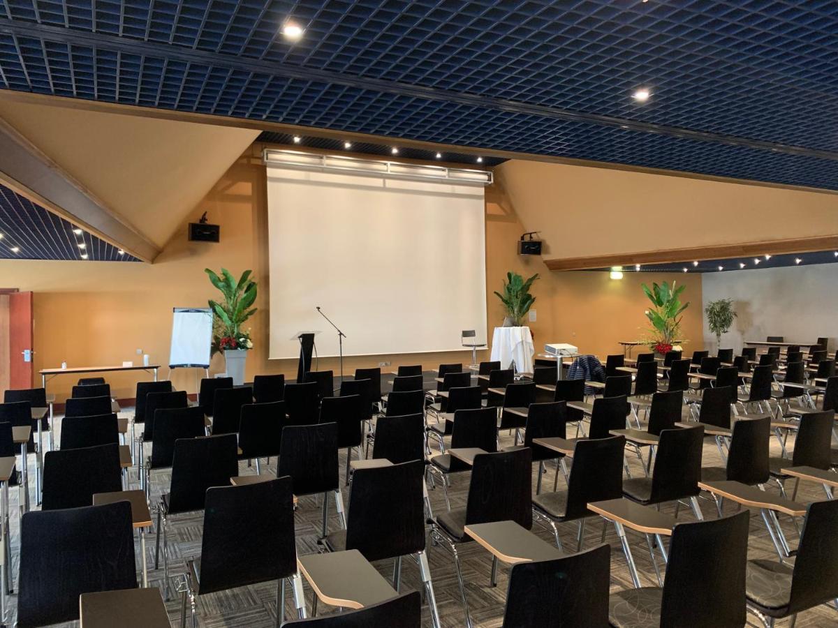 Amiraute Hotel Golf Deauville Тук Екстериор снимка