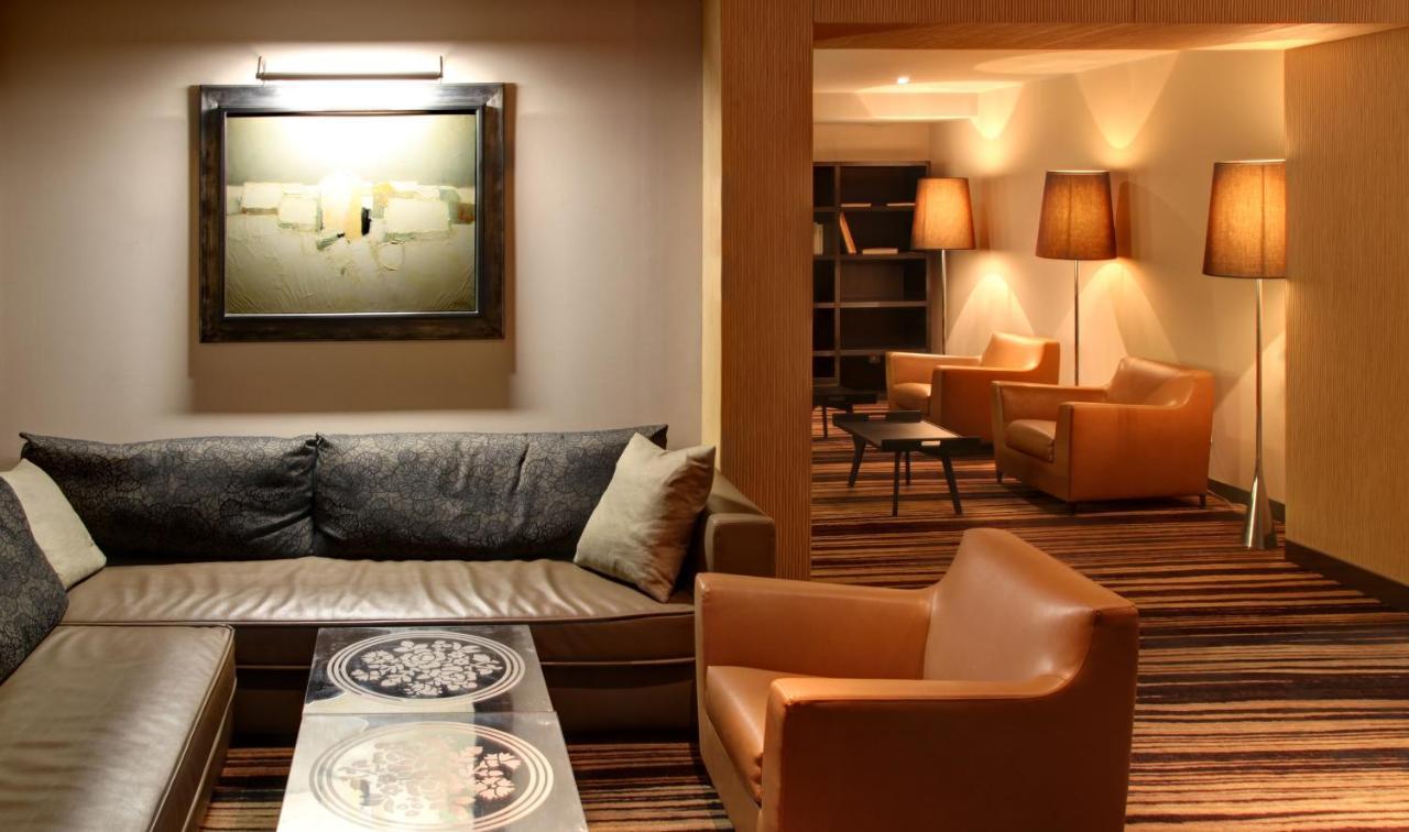 Amiraute Hotel Golf Deauville Тук Екстериор снимка