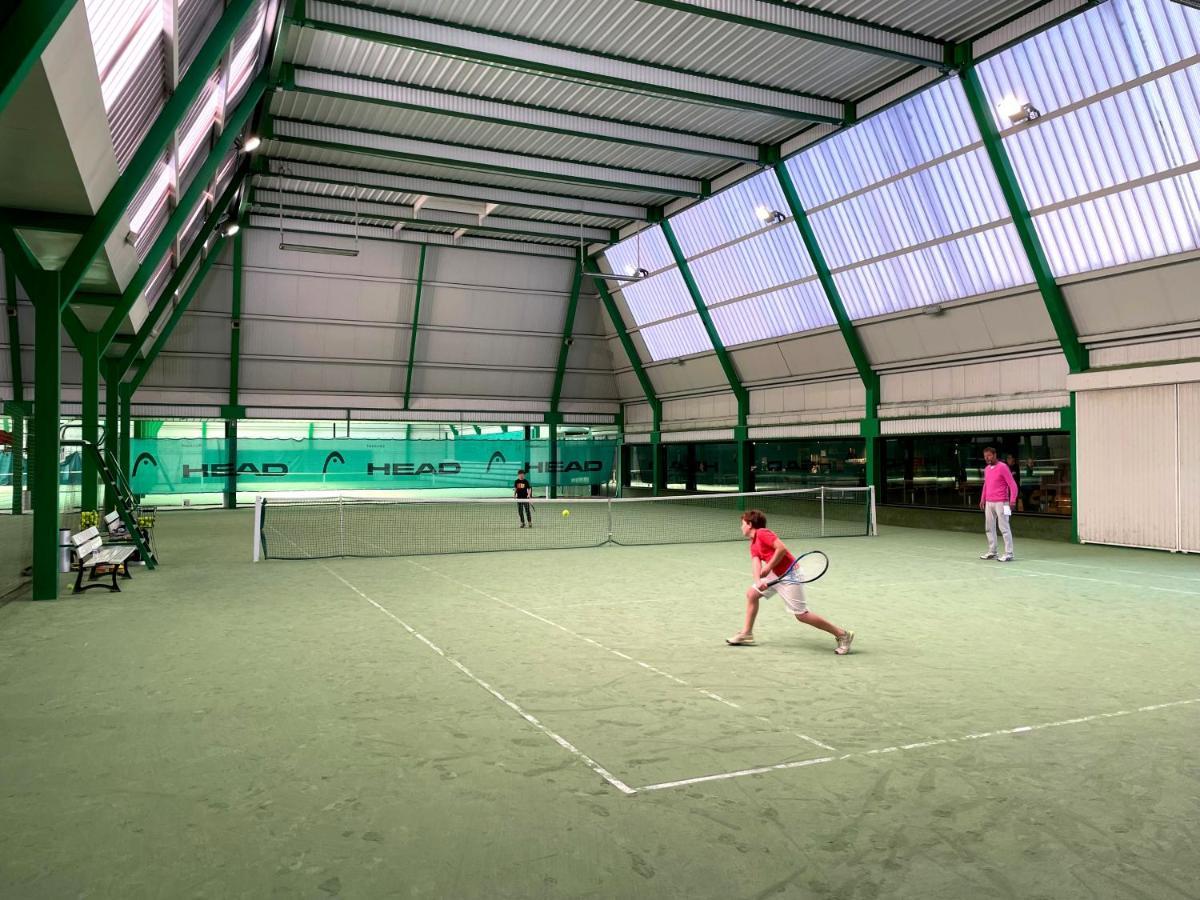 Amiraute Hotel Golf Deauville Тук Екстериор снимка
