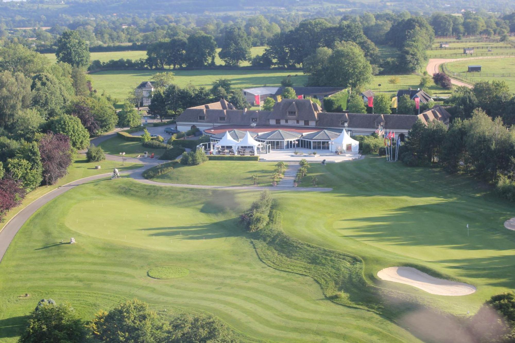 Amiraute Hotel Golf Deauville Тук Екстериор снимка