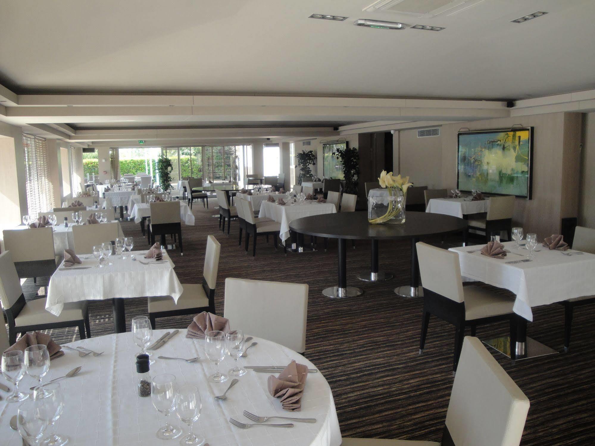 Amiraute Hotel Golf Deauville Тук Екстериор снимка