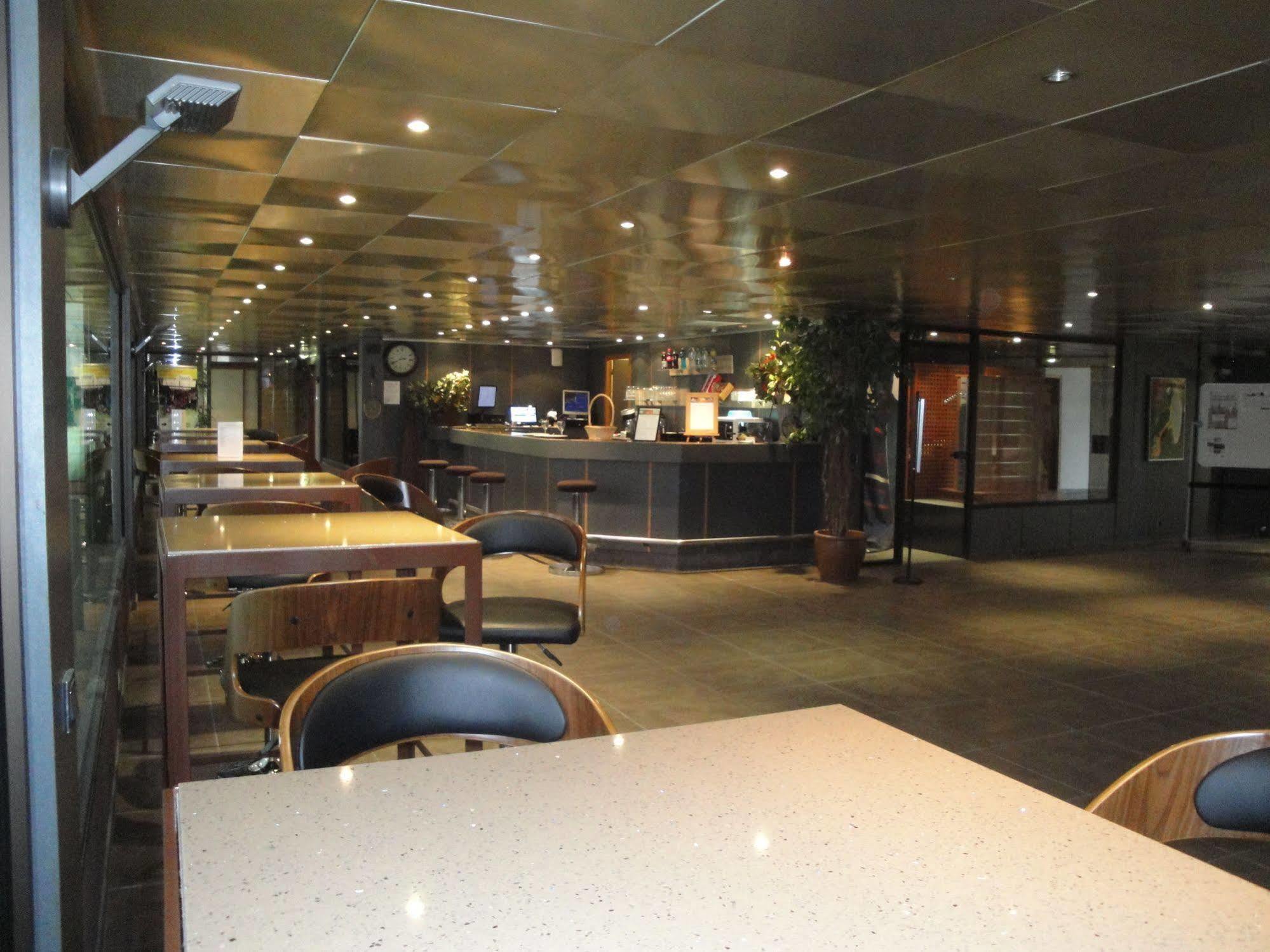 Amiraute Hotel Golf Deauville Тук Екстериор снимка