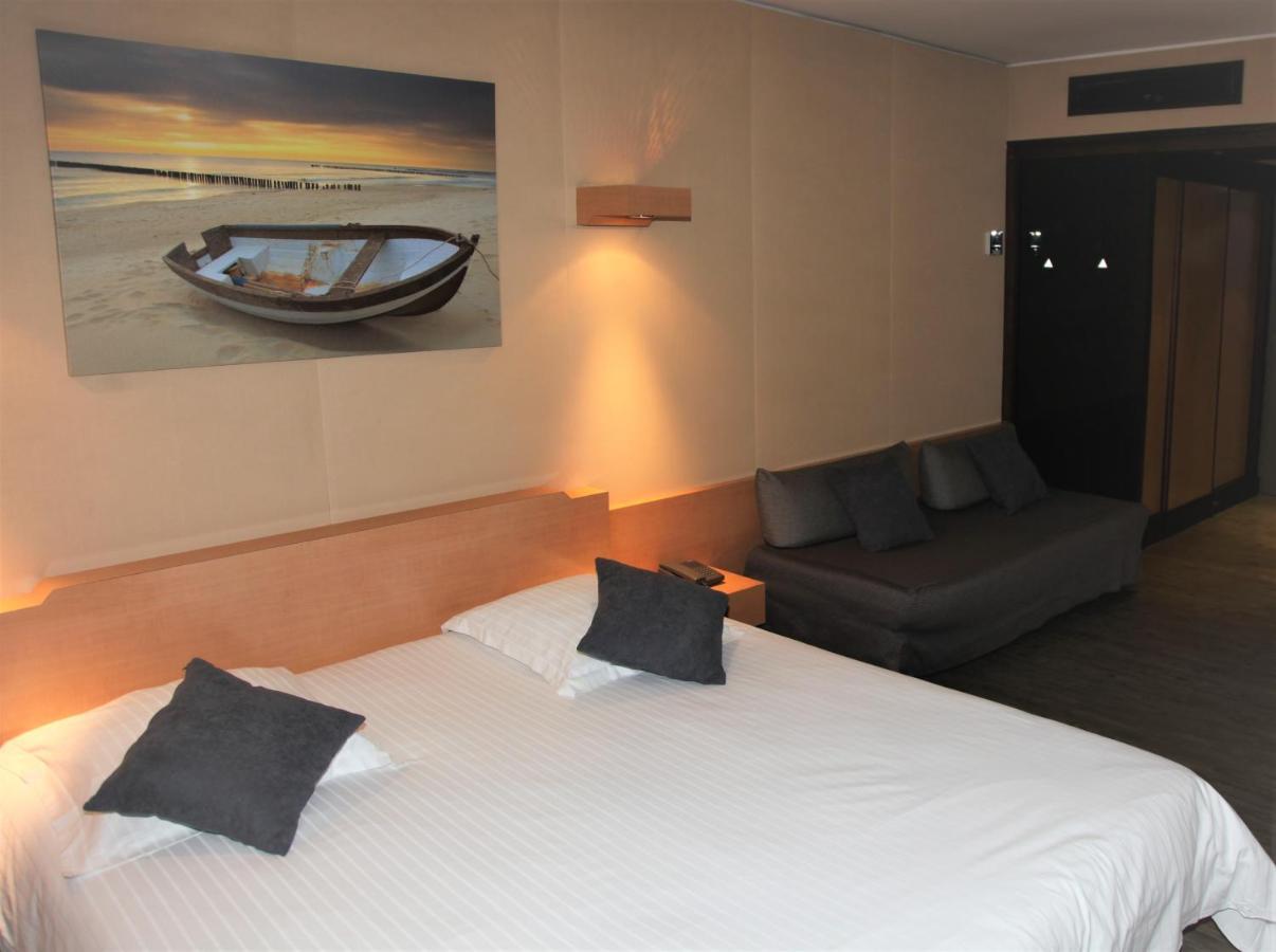 Amiraute Hotel Golf Deauville Тук Екстериор снимка