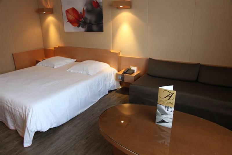 Amiraute Hotel Golf Deauville Тук Екстериор снимка